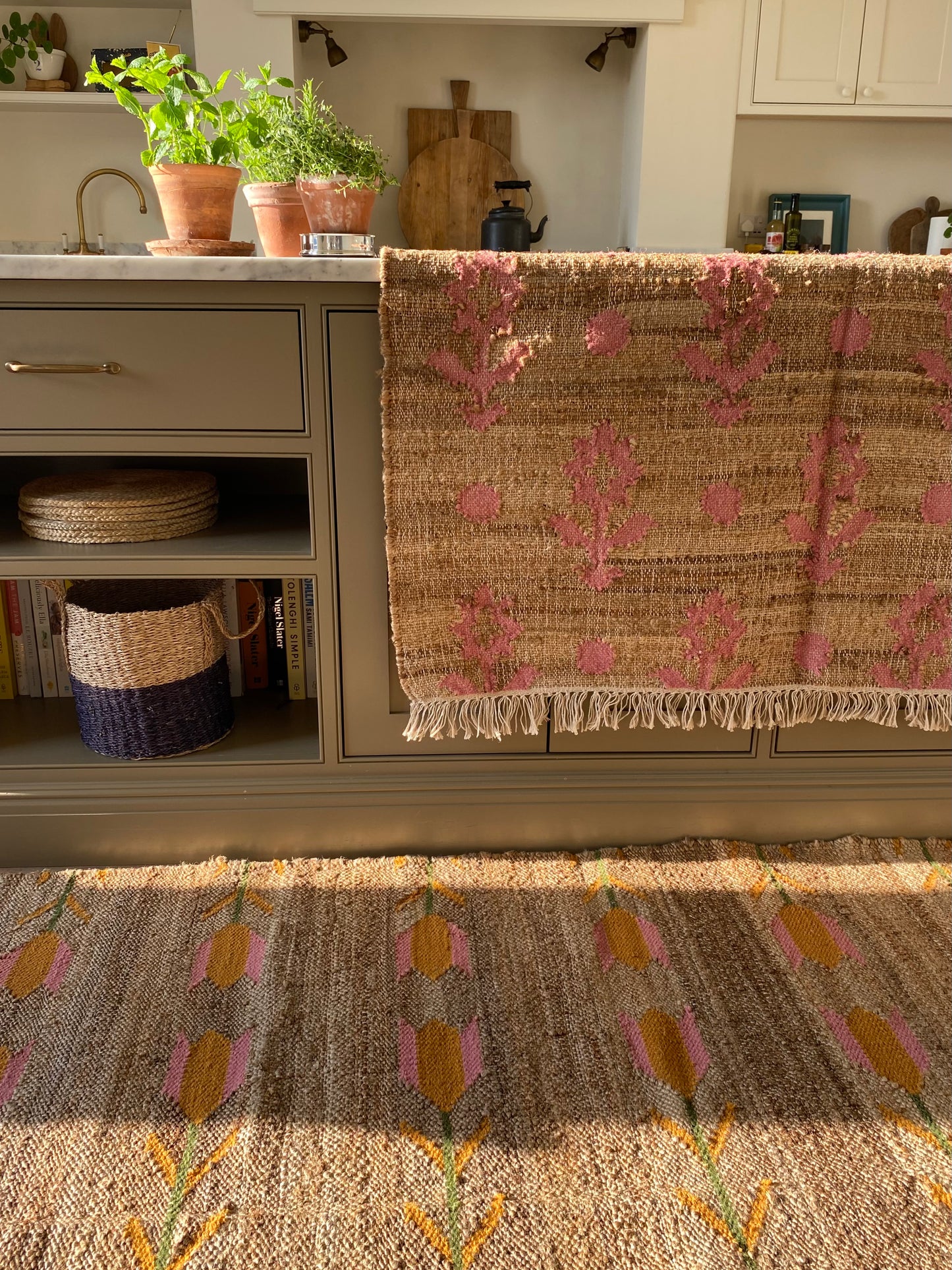 Tulip Jute Rug in Pink and Orange